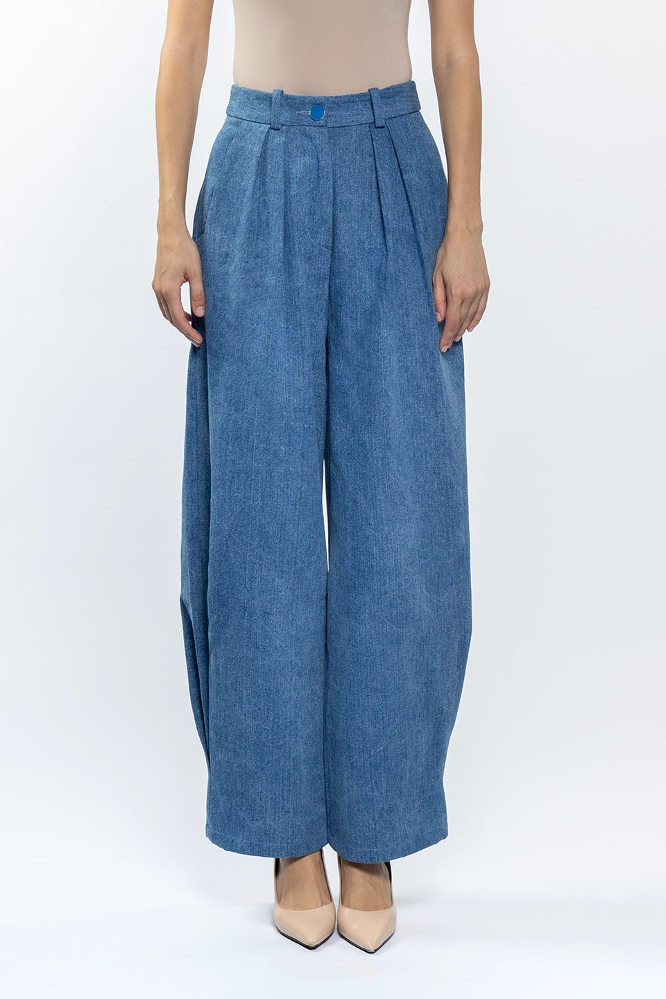 Shop online trendy Denim Women pants from Rowen Rose Fashion designer. Product gallery 1
