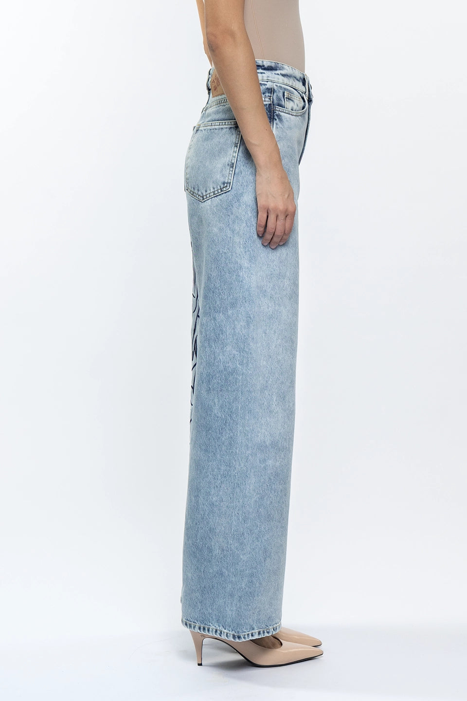 Designer Denim Women pants, shop online with free delivery in UAE. Product gallery 4