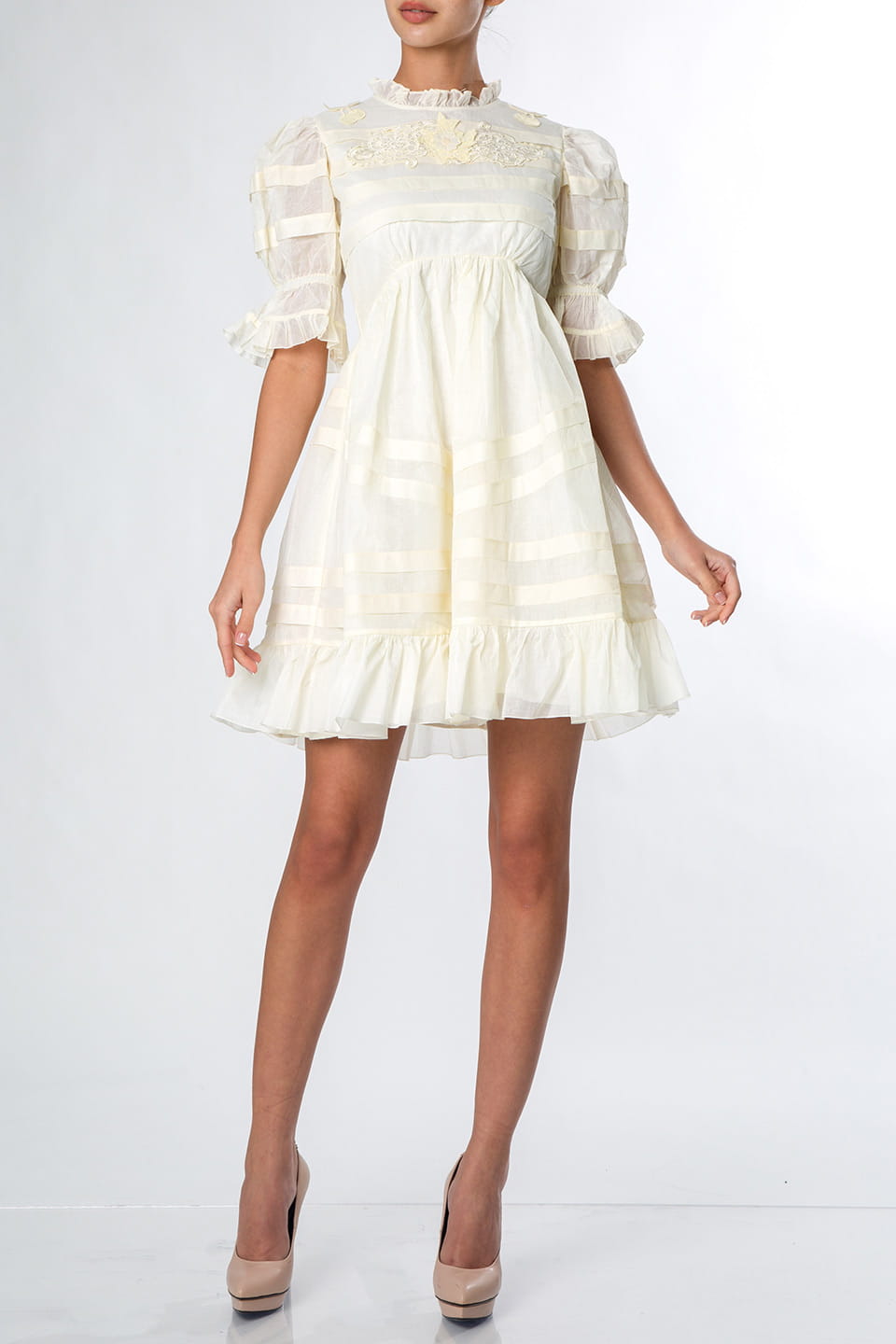 Manoush religieuse babydoll dress chantilly front step. Product gallery 1