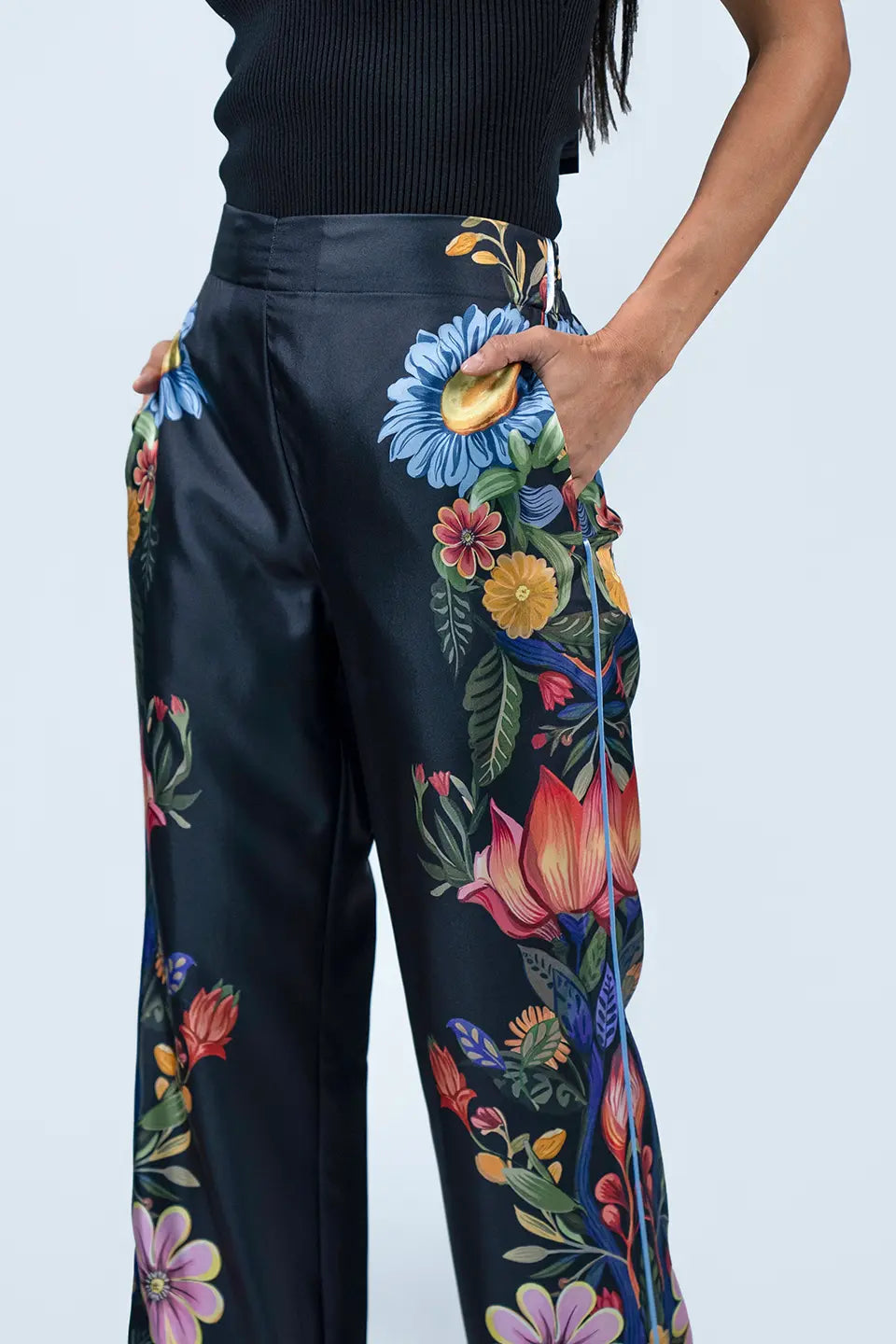 Designer Black Women pants, shop online with free delivery in UAE. Product gallery 4