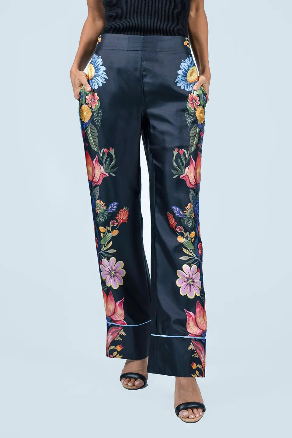 Shop online trendy Black Women pants from Borgo de Nor Fashion designer. Product gallery 1