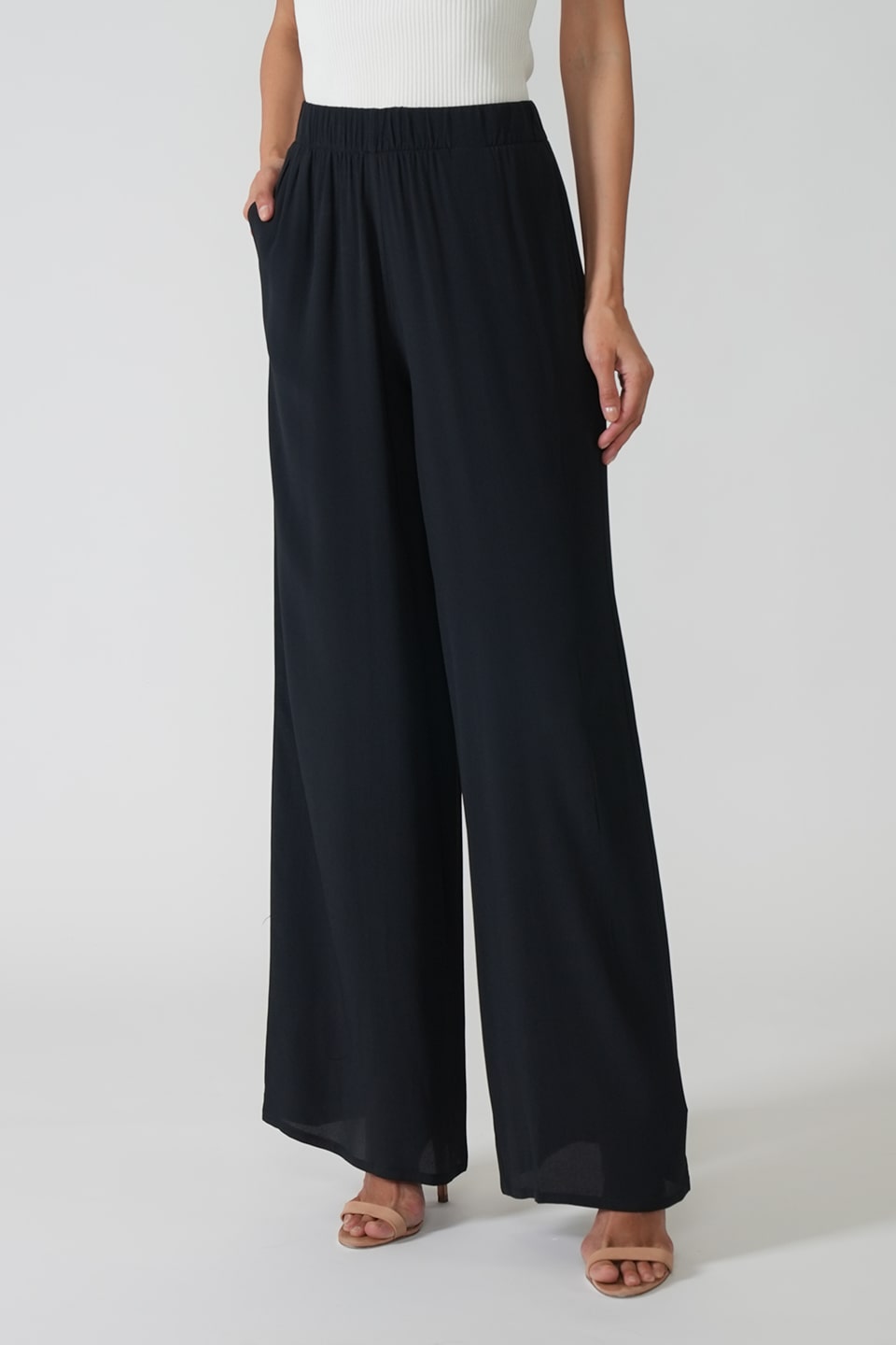 Shop online trendy Black Women pants from Federica Tosi Fashion designer. Product gallery 1
