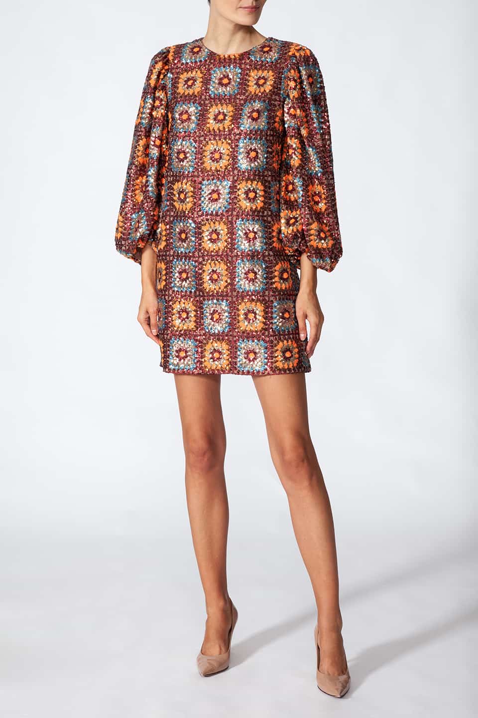 Woman in frontal pose, wearing short sequined dress in sequin crochet with long puffy sleeves in brown color. Dress from Manoush European Fashion Stylist collection.. Product gallery 1